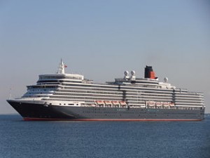 320px-Hamilton_Bermuda'_Queen_Elizabeth_arriving_Port_of_Tallinn_10_June_2012